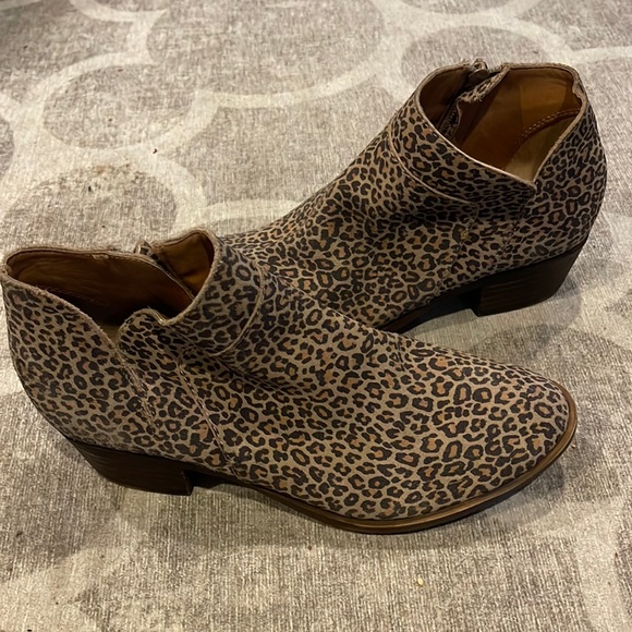 Lucky Brand size 5 cheetah print ankle boots - Picture 1 of 7